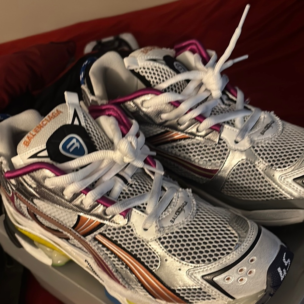 Multicolor Runner Shoes - Picture 8 of 13